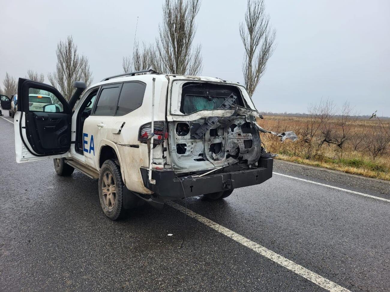 Дрон попал в служебный автомобиль миссии МАГАТЭ по дороге в оккупированную Запорожскую АЭС